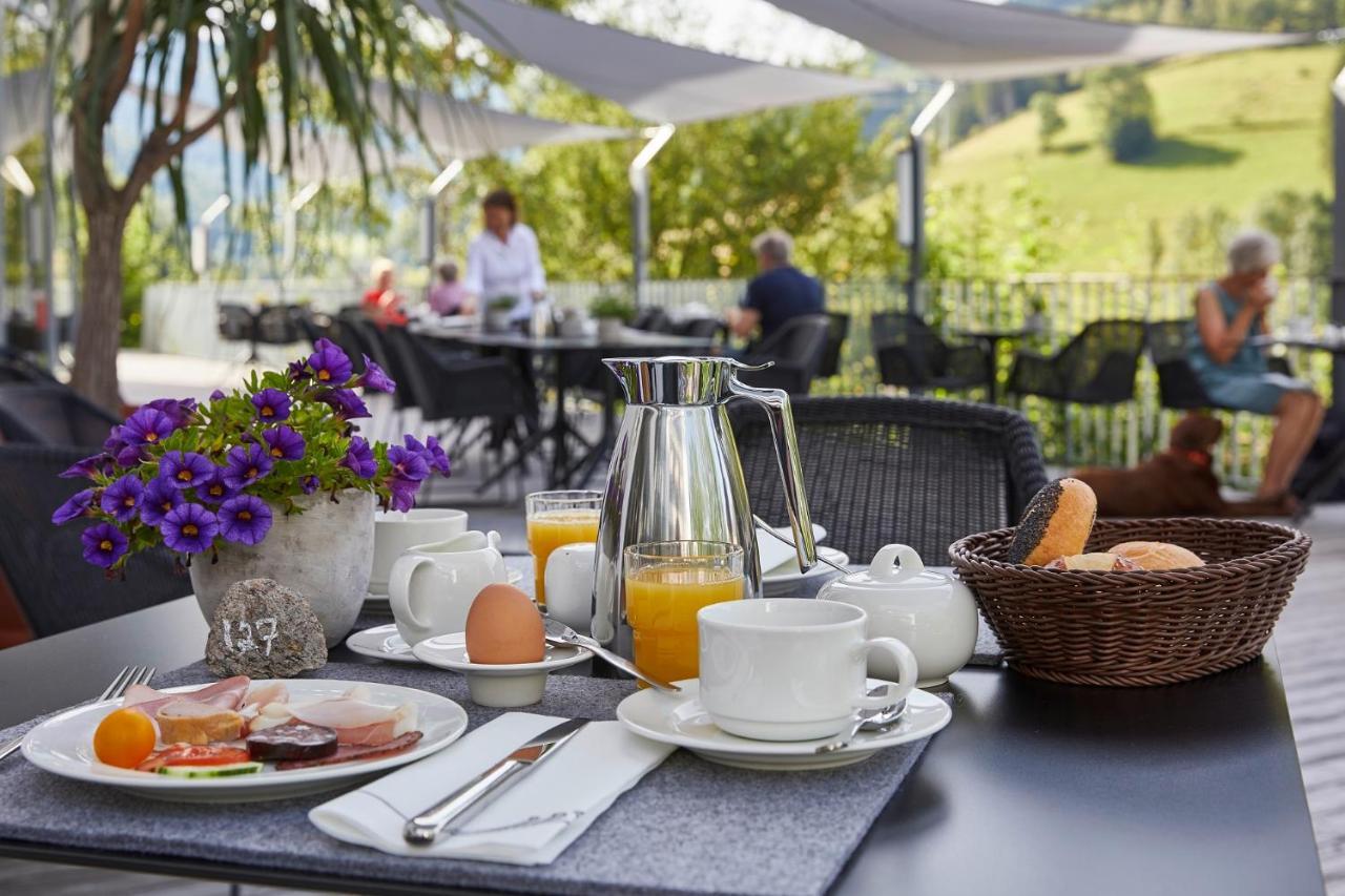 Elzland Hotel Pfauen Wellness & Spa Elzach Eksteriør bilde